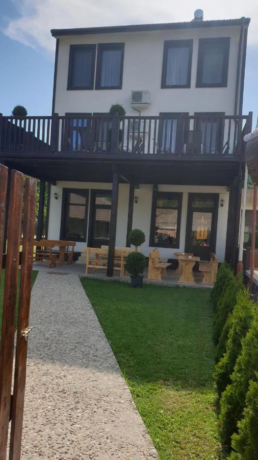 Hotel Бялата Къща à Chakalarovo Extérieur photo