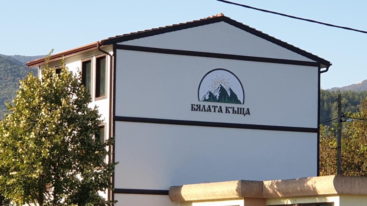 Hotel Бялата Къща à Chakalarovo Extérieur photo