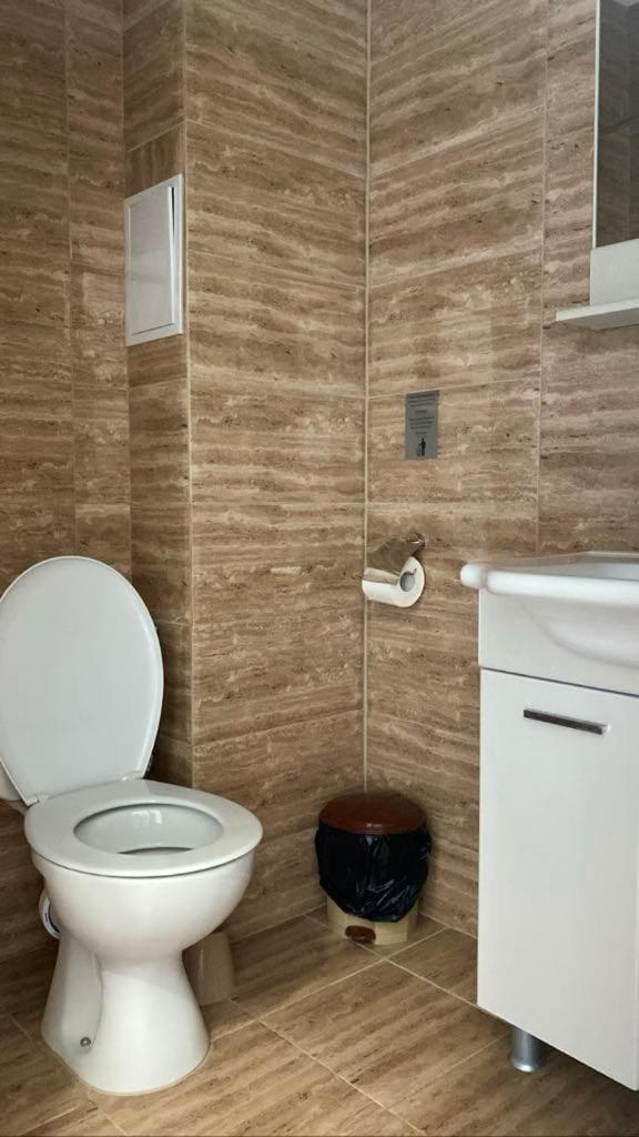Hotel Бялата Къща à Chakalarovo Extérieur photo