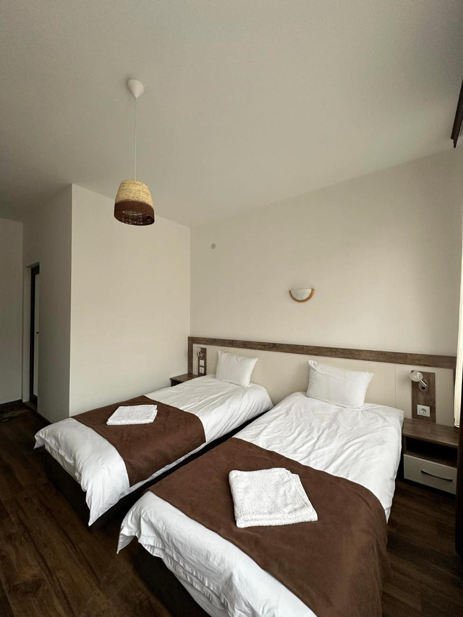 Hotel Бялата Къща à Chakalarovo Extérieur photo