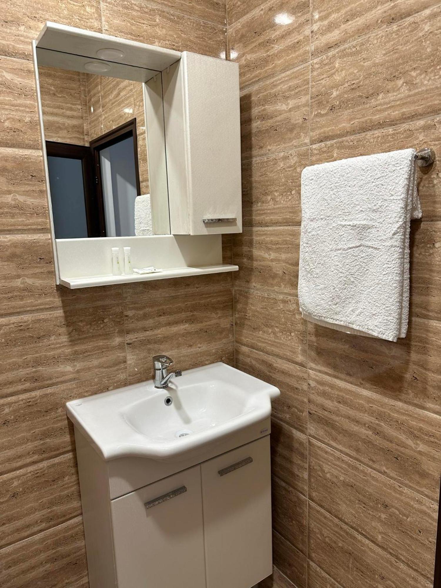 Hotel Бялата Къща à Chakalarovo Extérieur photo