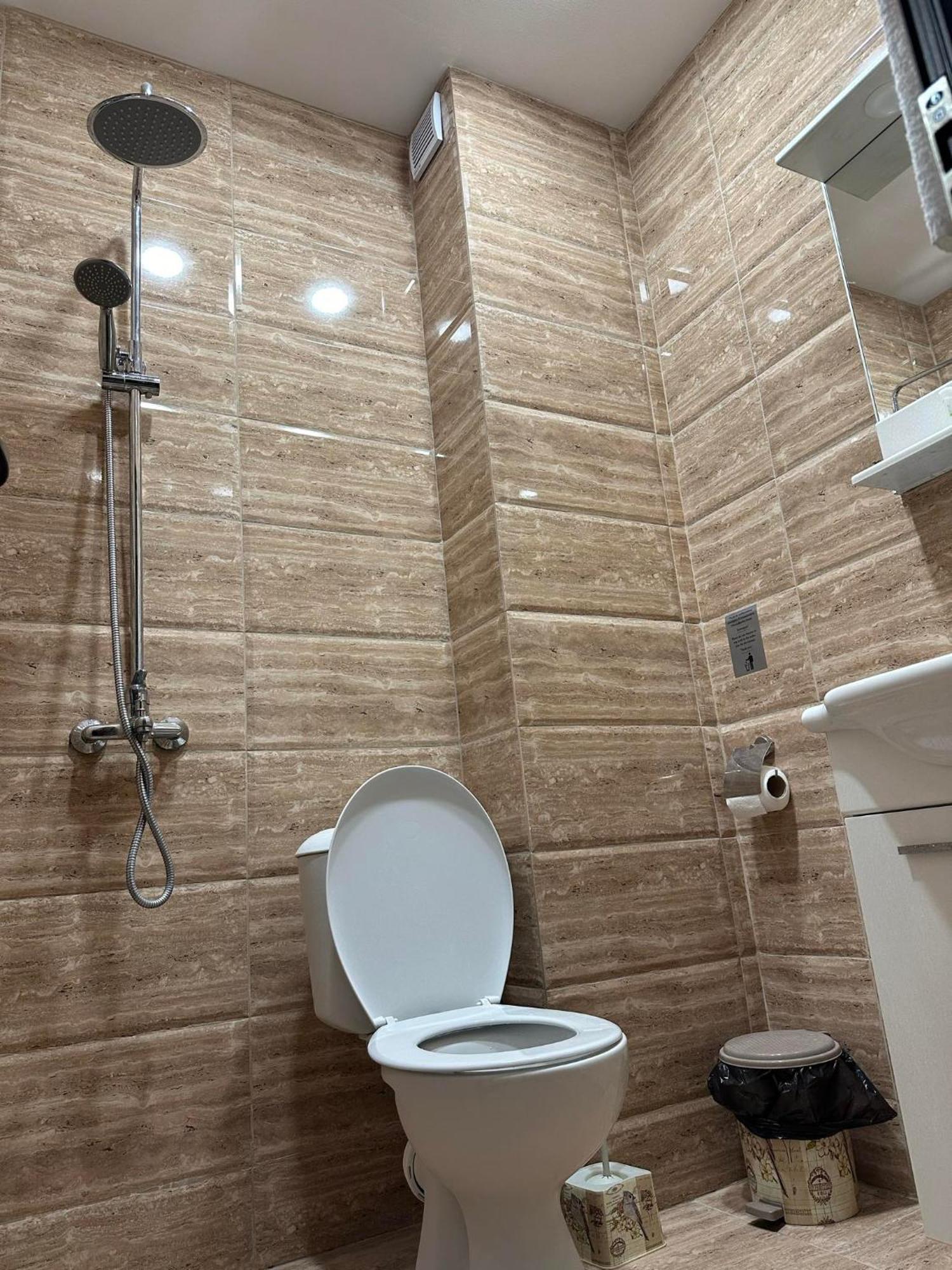 Hotel Бялата Къща à Chakalarovo Extérieur photo