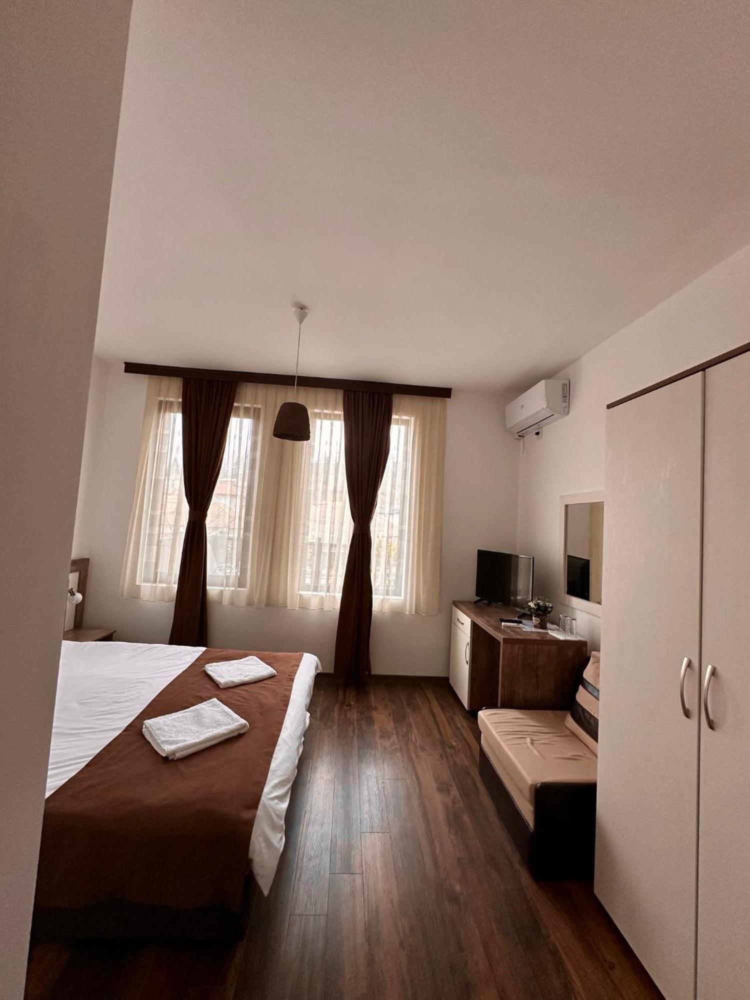 Hotel Бялата Къща à Chakalarovo Extérieur photo