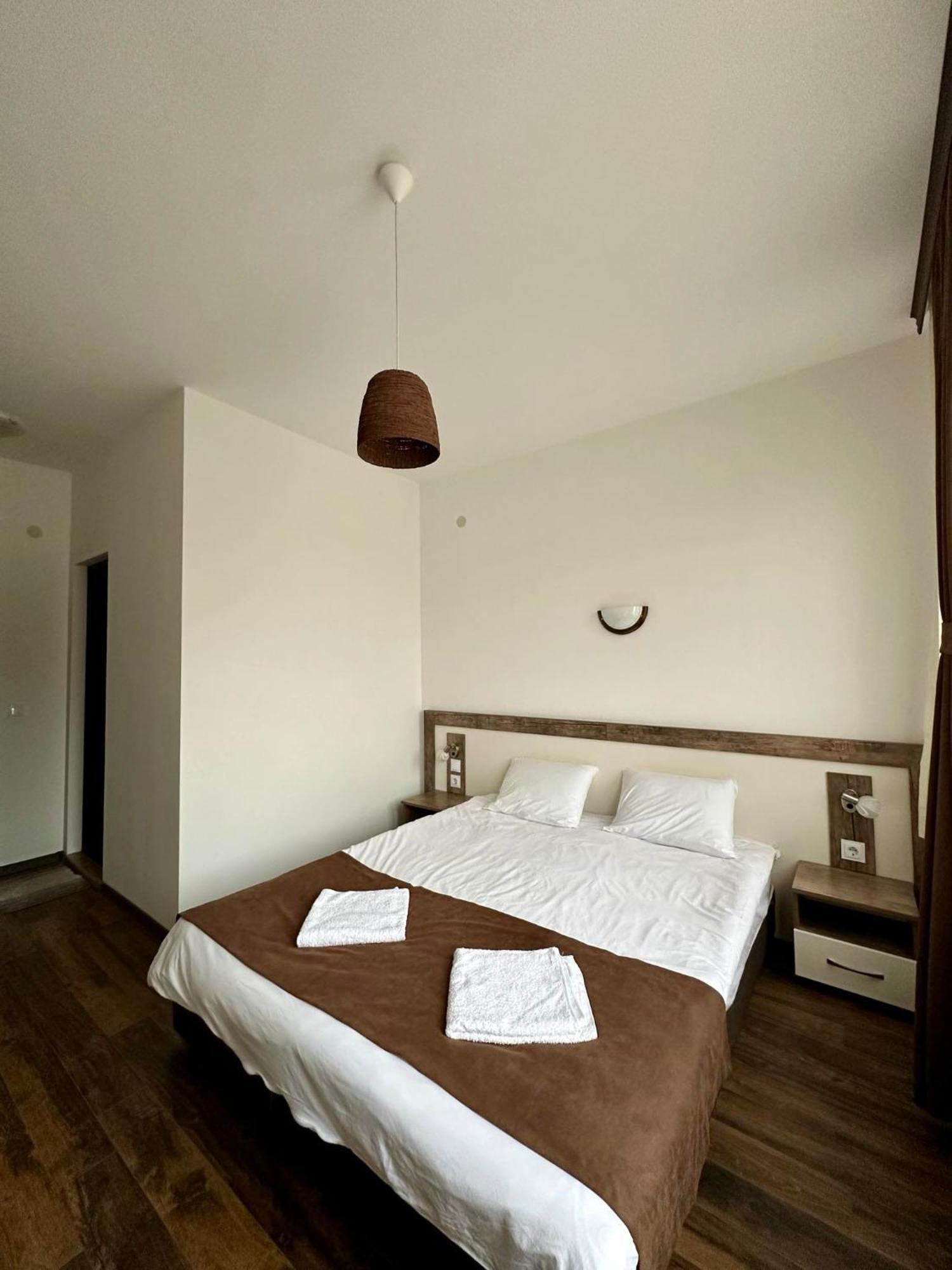 Hotel Бялата Къща à Chakalarovo Extérieur photo