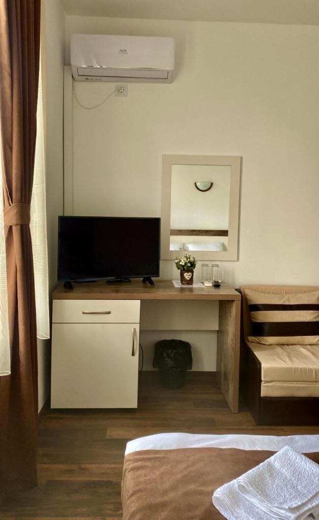Hotel Бялата Къща à Chakalarovo Extérieur photo