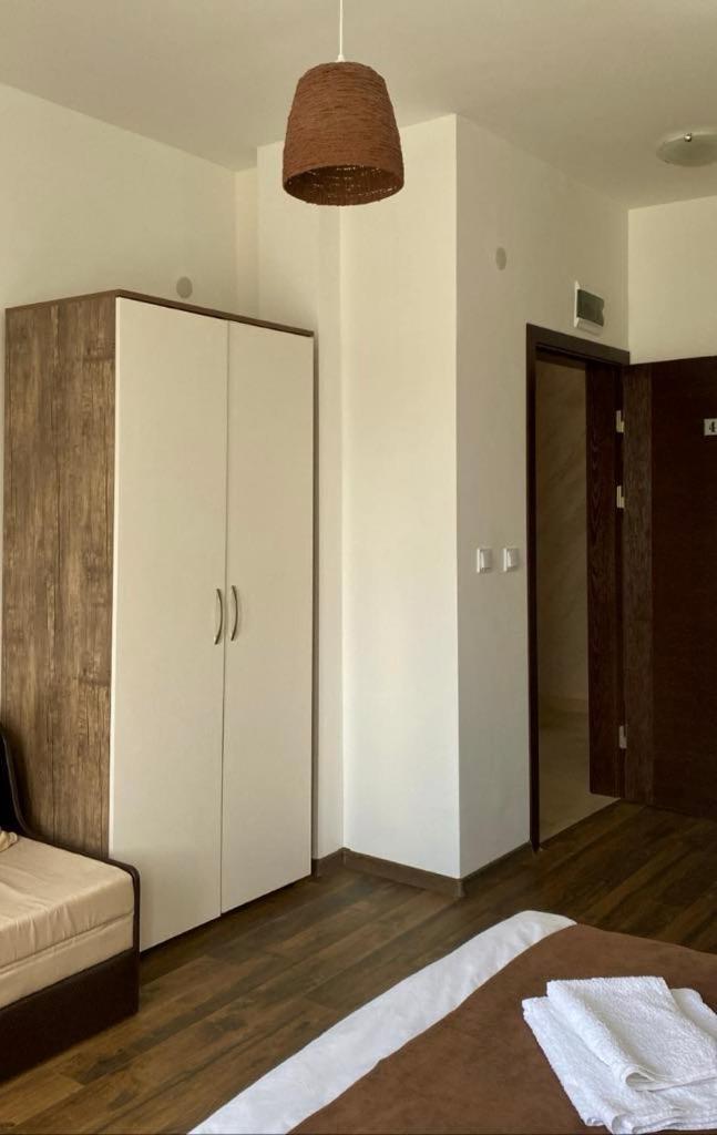 Hotel Бялата Къща à Chakalarovo Extérieur photo