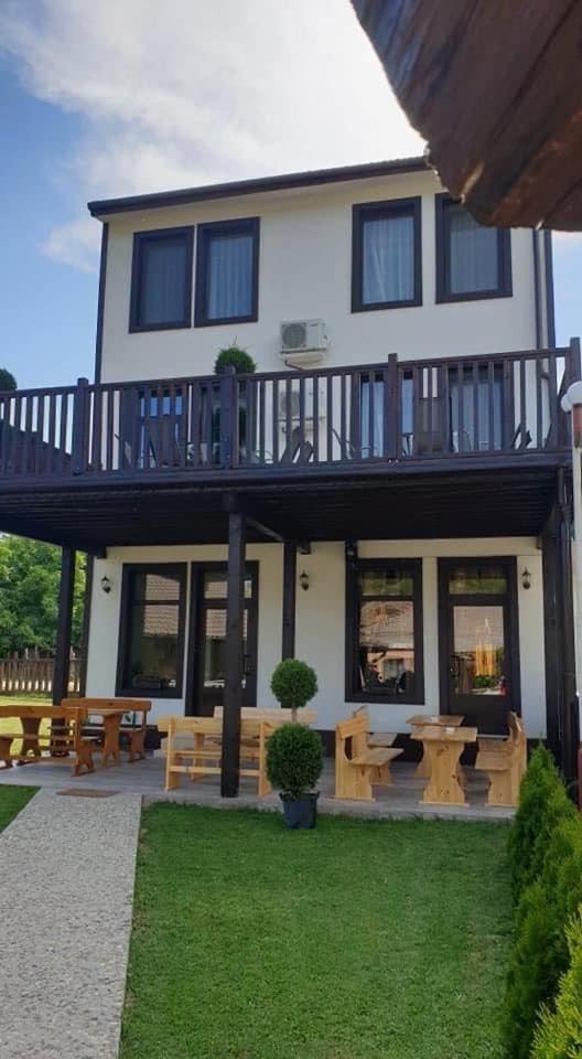 Hotel Бялата Къща à Chakalarovo Extérieur photo