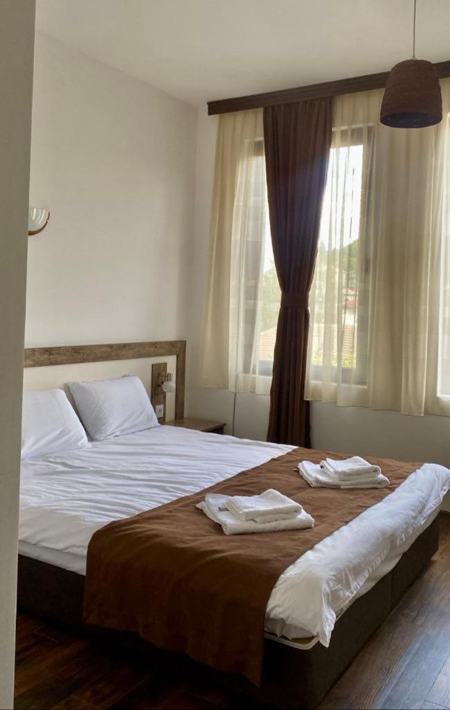 Hotel Бялата Къща à Chakalarovo Extérieur photo