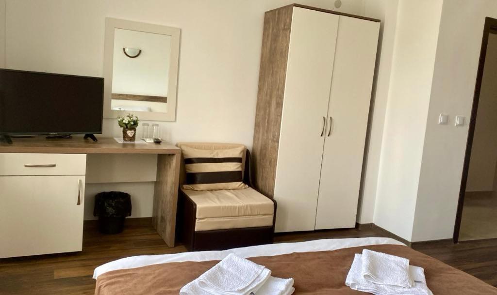 Hotel Бялата Къща à Chakalarovo Extérieur photo